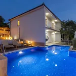 Casa vacanze Ines With Pool By The
