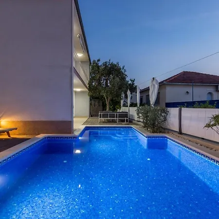 Tatil Evi Ines With Pool By The *