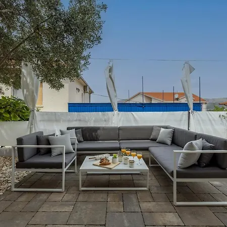 Σπίτι διακοπών Ines With Pool By The