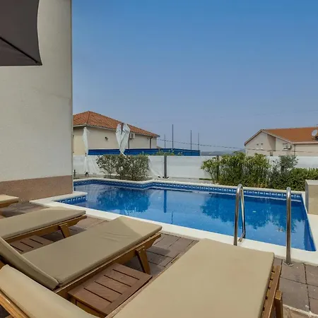 Ines With Pool By The Τρογκίρ