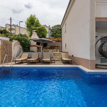 Ines With Pool By The Τρογκίρ