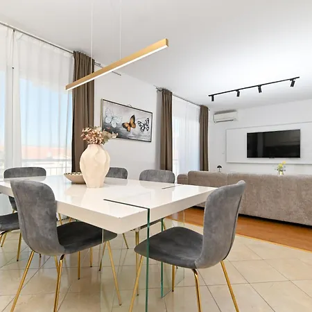 Σπίτι διακοπών Ines With Pool By The Τρογκίρ