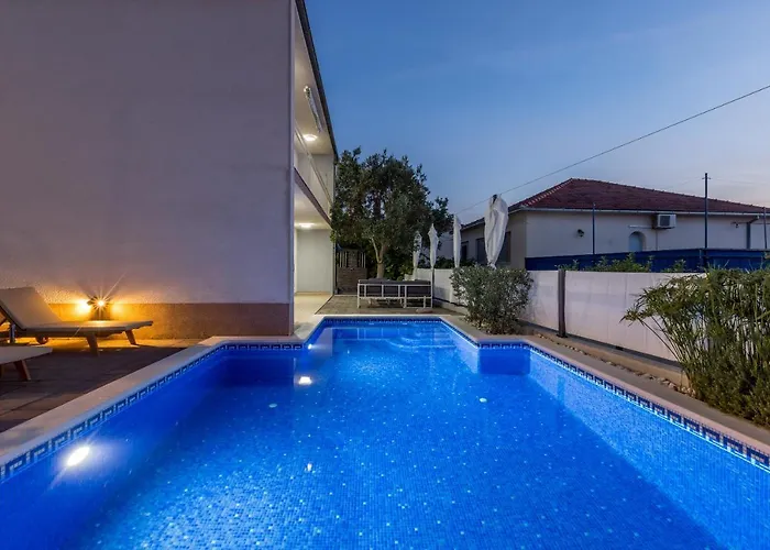 Vakantiehuis Ines With Pool By The *