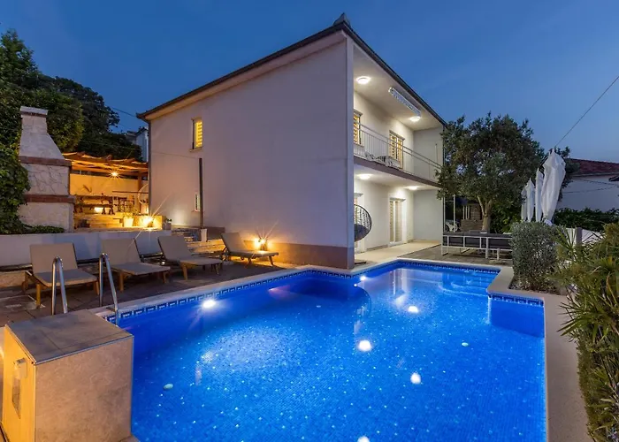 Vakantiehuis Ines With Pool By The