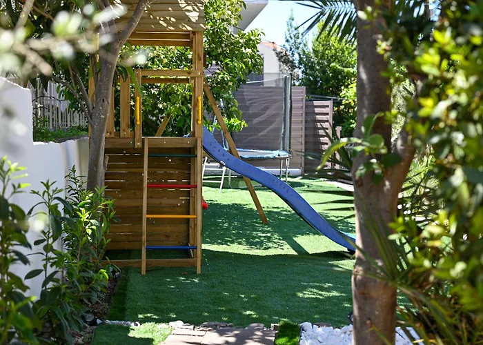 Vakantiehuis Ines With Pool By The *