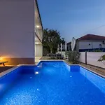 펜션 Ines With Pool By The *
