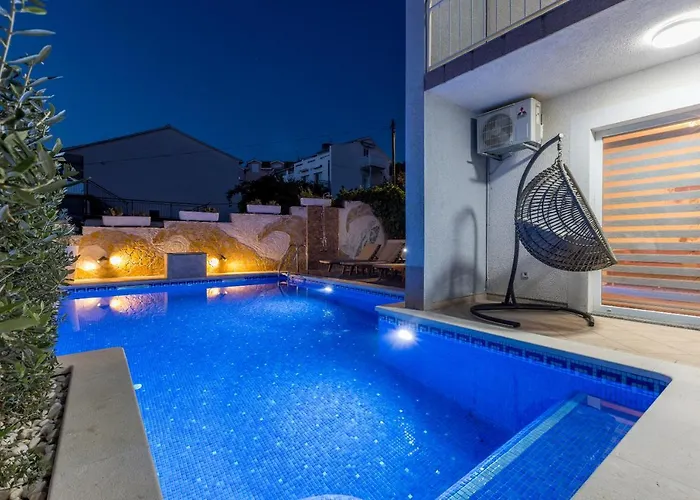 Будинок відпочинку Ines With Pool By The Трогір