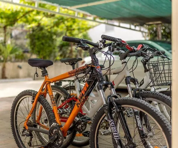 Ines With Pool By The * Трогір