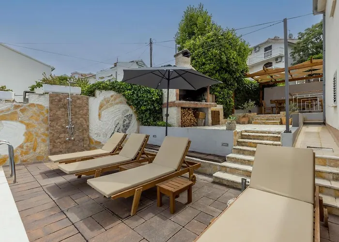 Будинок відпочинку Ines With Pool By The Трогір