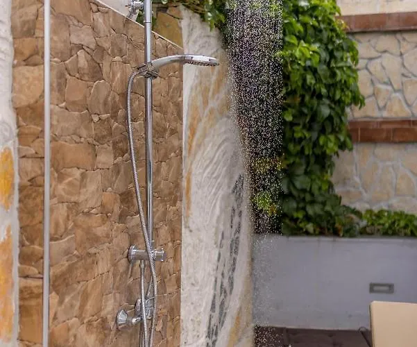 Будинок відпочинку Ines With Pool By The Трогір