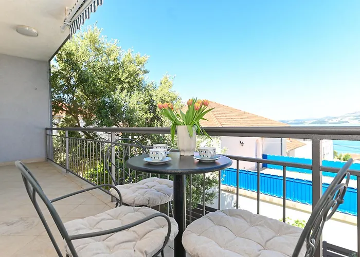 Будинок відпочинку Ines With Pool By The